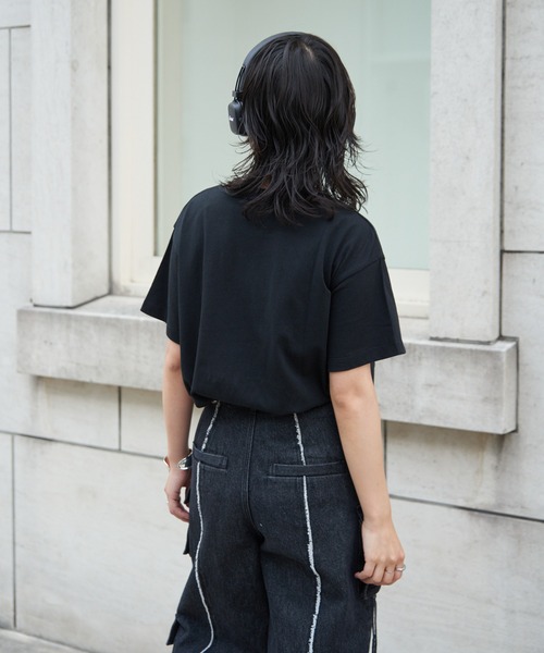 COLONY 2139(コロニートゥーワンスリーナイン)の「20/USA天竺プリント裾スリットTシャツ(Tシャツ/カットソー・レディース・ホワイト/ブラック/サックスブルー・FREE)」の17枚目の写真