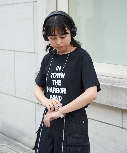 COLONY 2139(コロニートゥーワンスリーナイン)の「20/USA天竺プリント裾スリットTシャツ(Tシャツ/カットソー・レディース・ホワイト/ブラック/サックスブルー・FREE)」の7枚目の写真