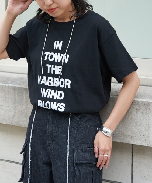 COLONY 2139(コロニートゥーワンスリーナイン)の「20/USA天竺プリント裾スリットTシャツ(Tシャツ/カットソー・レディース・ホワイト/ブラック/サックスブルー・FREE)」の10枚目の写真