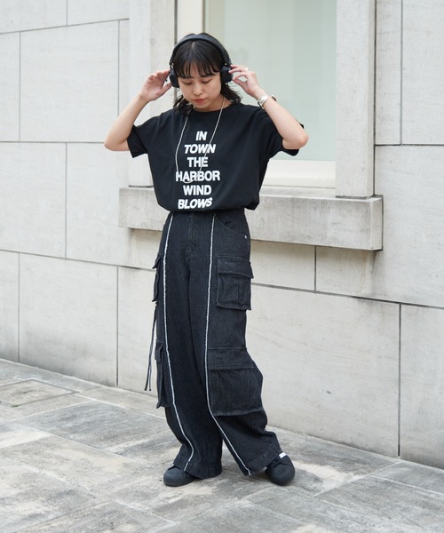 COLONY 2139(コロニートゥーワンスリーナイン)の「20/USA天竺プリント裾スリットTシャツ(Tシャツ/カットソー・レディース・ホワイト/ブラック/サックスブルー・FREE)」の8枚目の写真