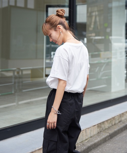 COLONY 2139(コロニートゥーワンスリーナイン)の「20/USA天竺プリント裾スリットTシャツ(Tシャツ/カットソー・レディース・ホワイト/ブラック/サックスブルー・FREE)」の14枚目の写真