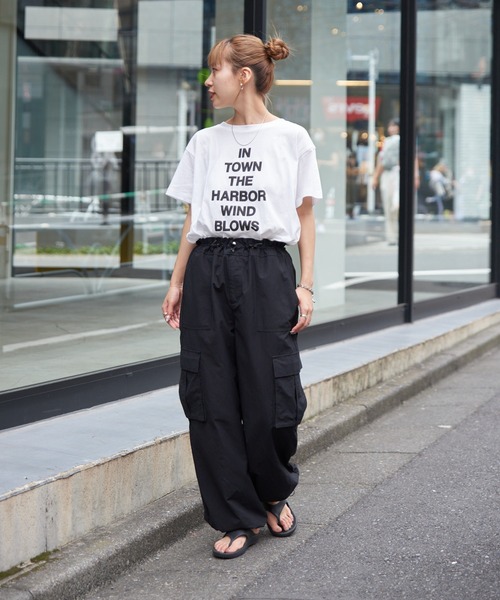 COLONY 2139(コロニートゥーワンスリーナイン)の「20/USA天竺プリント裾スリットTシャツ(Tシャツ/カットソー・レディース・ホワイト/ブラック/サックスブルー・FREE)」の4枚目の写真