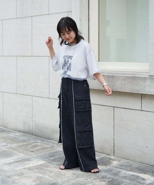 COLONY 2139(コロニートゥーワンスリーナイン)の「20/USA天竺プリント裾スリットTシャツ(Tシャツ/カットソー・レディース・ホワイト/ブラック/サックスブルー・FREE)」の15枚目の写真