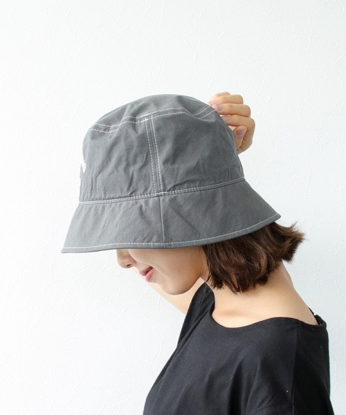 Three Four Time（ｽﾘｰﾌｫｰﾀｲﾑ）の「ステッチロゴバケットHAT（ハット・レディース・グレー/ブラック/ベージュ・FREE）」の7枚目の写真