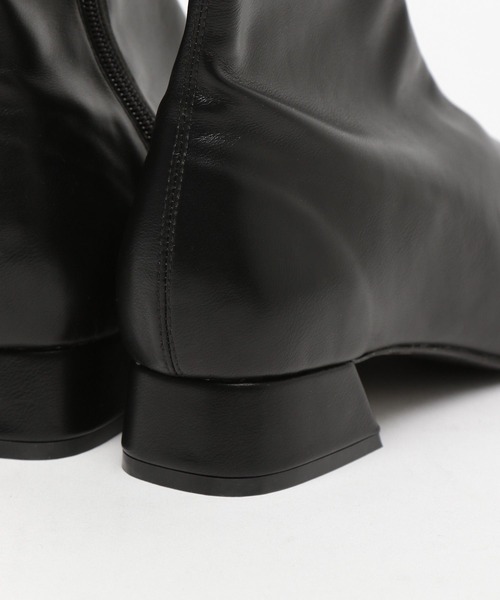 LAKOLE(ラコレ)の「ポインテッドブーツ / 971554(ブーツ・レディース・モカ/ブラック/アイボリー・MEDIUM/LARGE)」の5枚目の写真