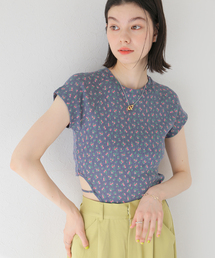フラワーバックデザインTシャツ