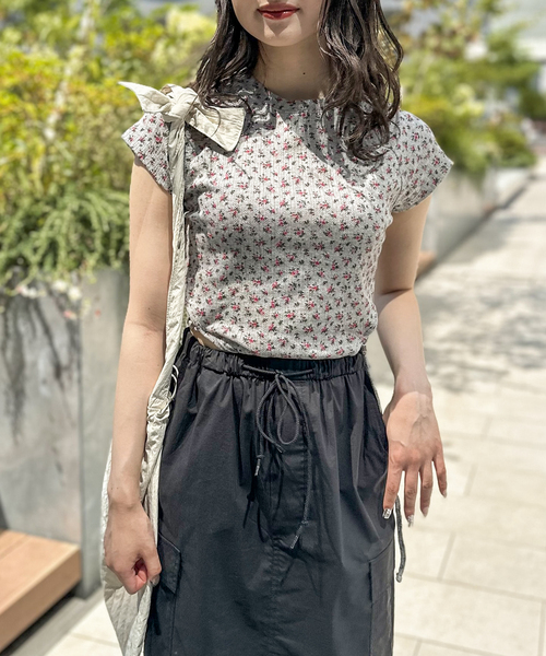 JOINT WORKS(ジョイントワークス)の「フラワーバックデザインTシャツ(Tシャツ/カットソー・レディース・チャコールグレー/ネイビー・FREE)」の2枚目の写真