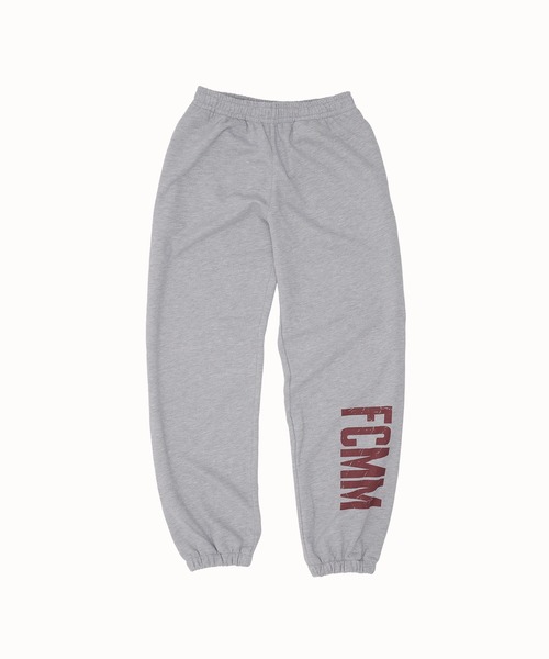 FCMM(エフシーエムエム)の「【日本限定アイテム】GRUNGE LOGO SWEAT PANTS/グランジロゴスウェットパンツ(スウェットパンツ・メンズ・グレー/オートミール/ブラック・LARGE/MEDIUM)」の1枚目の写真