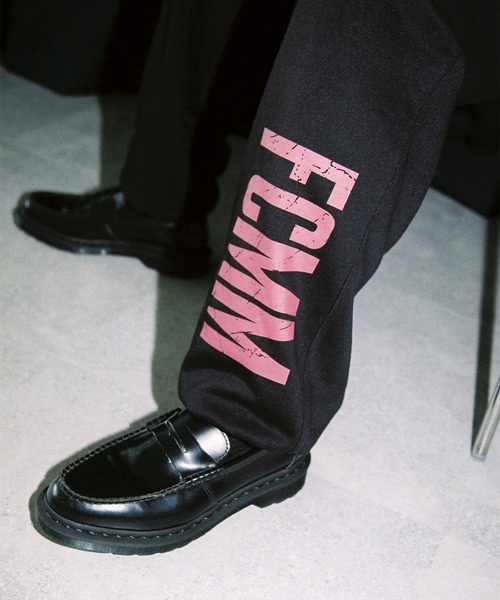 FCMM(エフシーエムエム)の「【日本限定アイテム】GRUNGE LOGO SWEAT PANTS/グランジロゴスウェットパンツ(スウェットパンツ・メンズ・グレー/オートミール/ブラック・LARGE/MEDIUM)」の13枚目の写真