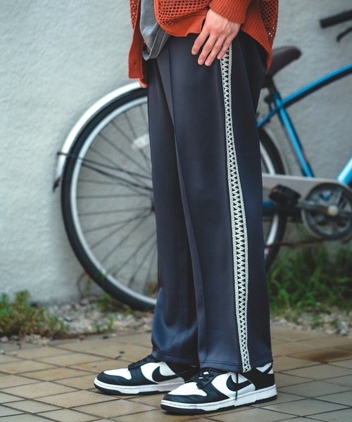 NULL(ヌル)の「【NULL】テープ使い ライン トラックパンツ(その他パンツ・メンズ・バーガンディー/ネイビー/ブラック・MEDIUM/LARGE)」の5枚目の写真