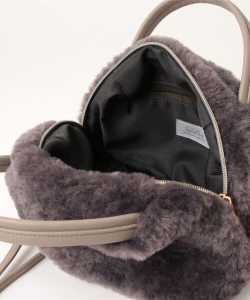 Q(キュー)の「カールフェイクファーミニトート(トートバッグ・レディース・チャコールグレー/ライトブルー・ONE SIZE)」の12枚目の写真