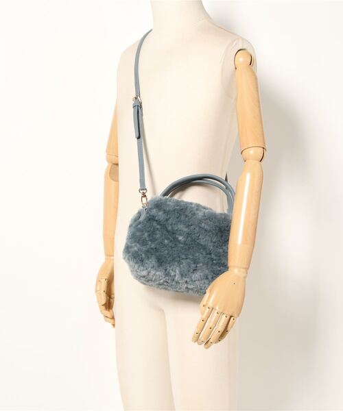 Q(キュー)の「カールフェイクファーミニトート(トートバッグ・レディース・チャコールグレー/ライトブルー・ONE SIZE)」の13枚目の写真