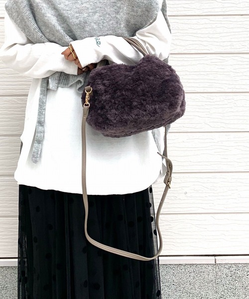 Q(キュー)の「カールフェイクファーミニトート(トートバッグ・レディース・チャコールグレー/ライトブルー・ONE SIZE)」の1枚目の写真