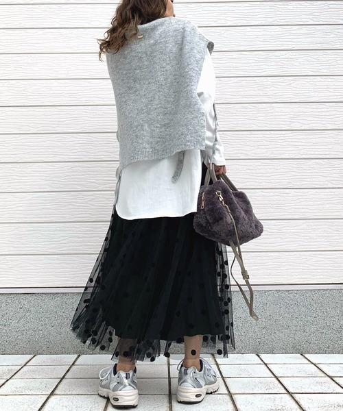 Q(キュー)の「カールフェイクファーミニトート(トートバッグ・レディース・チャコールグレー/ライトブルー・ONE SIZE)」の6枚目の写真