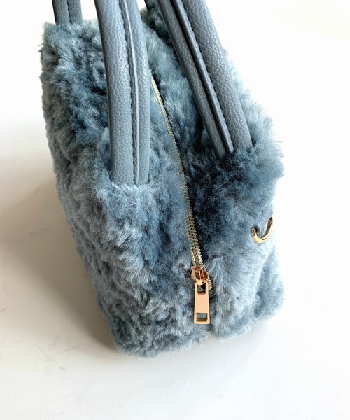 Q(キュー)の「カールフェイクファーミニトート(トートバッグ・レディース・チャコールグレー/ライトブルー・ONE SIZE)」の9枚目の写真