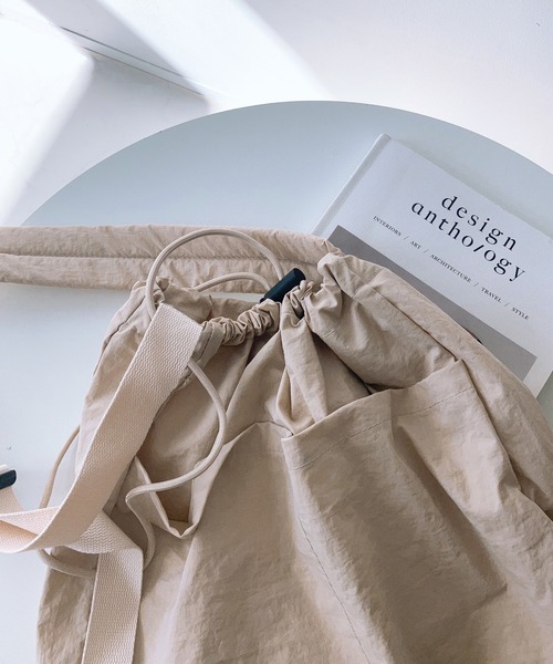 AS KNOW AS plus（アズノゥアズプラス）の「☆ハリソン ナイロン巾着ショルダーバッグ（ショルダーバッグ・レディース・アイボリー/ブラック/カーキ/グレー・FREE）」の9枚目の写真