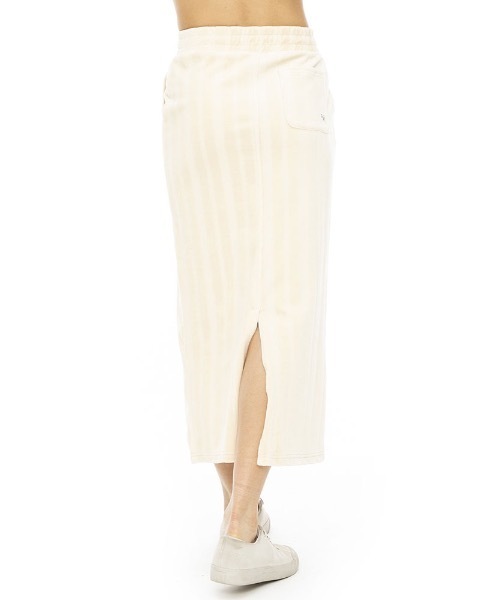BILLABONG（ビラボン）の「BILLABONG レディース 【CHILLWEAR】 CUT VELOURS LONG SKIRT ロングスカート 【2023年秋冬モデル】/ビラボンセットアップ対応ベロアランダムストライプロングスカート（スカート・レディース・オフホワイト/ブラウン系その他・MEDIUM/LARGE）」の8枚目の写真