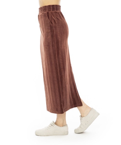 BILLABONG（ビラボン）の「BILLABONG レディース 【CHILLWEAR】 CUT VELOURS LONG SKIRT ロングスカート 【2023年秋冬モデル】/ビラボンセットアップ対応ベロアランダムストライプロングスカート（スカート・レディース・オフホワイト/ブラウン系その他・MEDIUM/LARGE）」の10枚目の写真