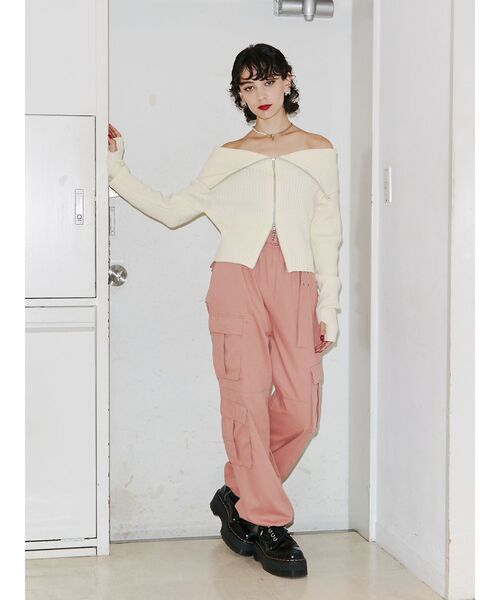 jouetie（ジュエティ）の「オフショルZIPリブニットカーデ（カーディガン/ボレロ・レディース・ブルー/アイボリー/ブラック・MEDIUM）」の5枚目の写真