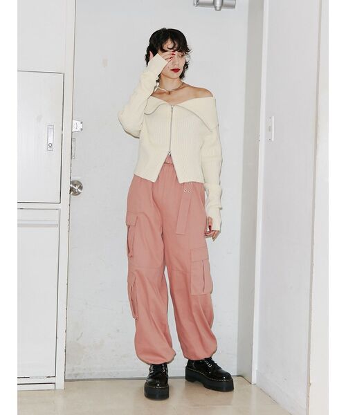 jouetie（ジュエティ）の「オフショルZIPリブニットカーデ（カーディガン/ボレロ・レディース・ブルー/アイボリー/ブラック・MEDIUM）」の9枚目の写真