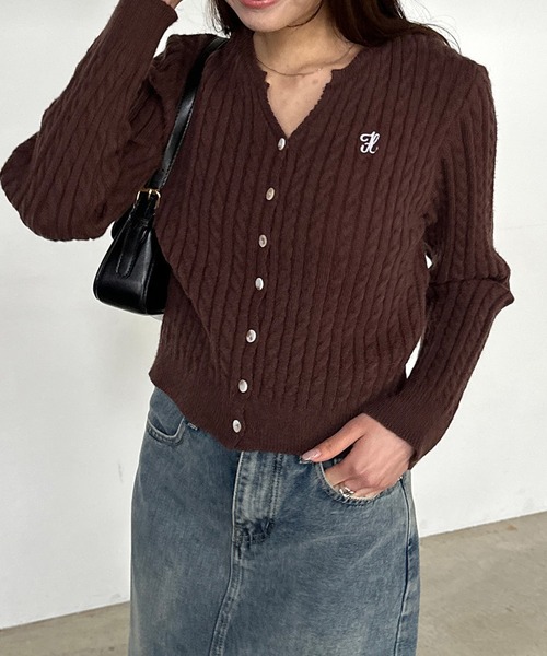 セール】ワンポイント刺繍キーネックケーブルニットカーディガン