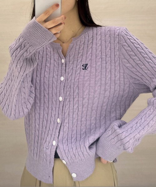 solleim（ソルレム）の「ワンポイント刺繍キーネックケーブルニットカーディガン（カーディガン/ボレロ・レディース・パープル/ネイビー/アイボリー/グレー/ブラウン/ボルドー/ネイビー系/パープル系/ホワイト系/ブラウン系/レッド系/グレー系/ブラック・M/L）」の10枚目の写真