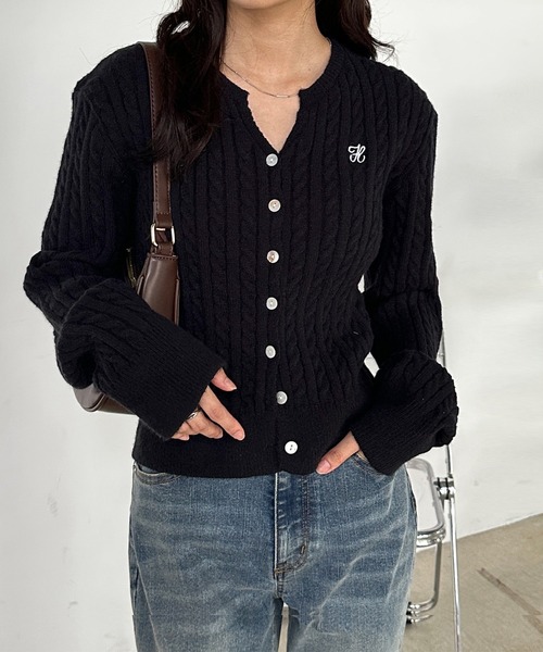 セール】ワンポイント刺繍キーネックケーブルニットカーディガン