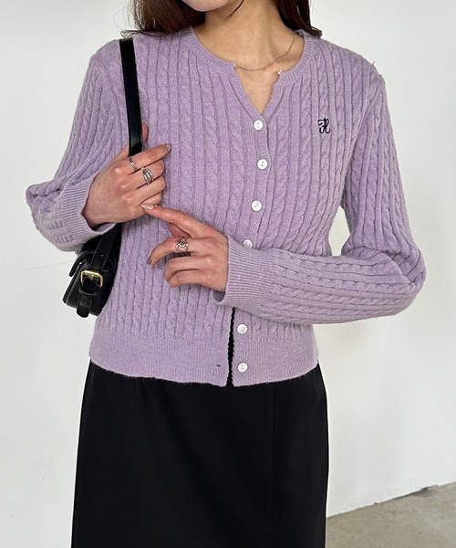 セール】ワンポイント刺繍キーネックケーブルニットカーディガン
