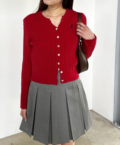 セール】ワンポイント刺繍キーネックケーブルニットカーディガン