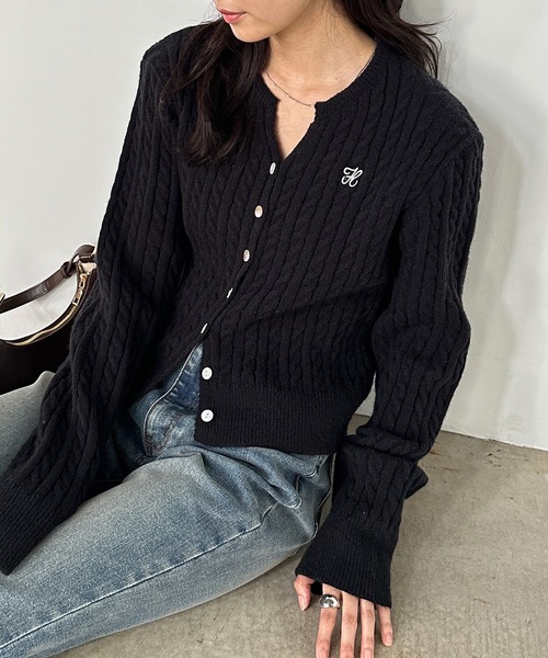 セール】ワンポイント刺繍キーネックケーブルニットカーディガン