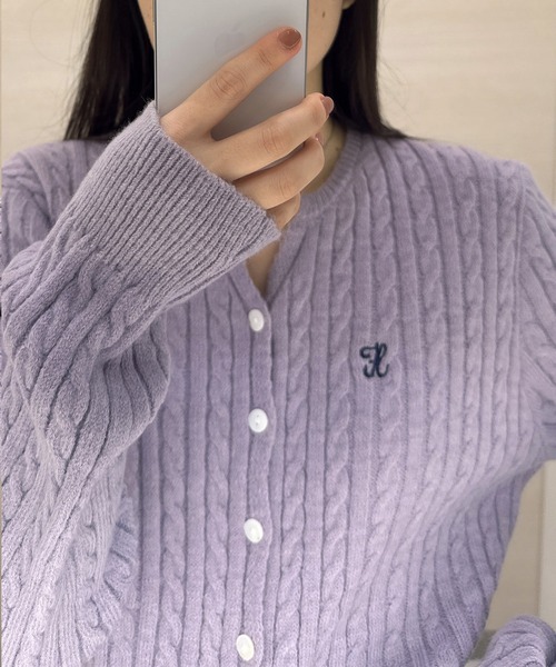 solleim（ソルレム）の「ワンポイント刺繍キーネックケーブルニットカーディガン（カーディガン/ボレロ・レディース・パープル/ネイビー/アイボリー/グレー/ブラウン/ボルドー/ネイビー系/パープル系/ホワイト系/ブラウン系/レッド系/グレー系/ブラック・M/L）」の18枚目の写真