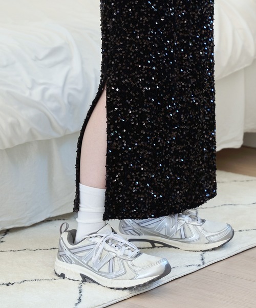 UNE MANSION（ユヌマンション）の「スパンコールキラキララメ加工スリットロングスカート（スカート・レディース・ブラック/シルバー/ブラウン・FREE）」の8枚目の写真