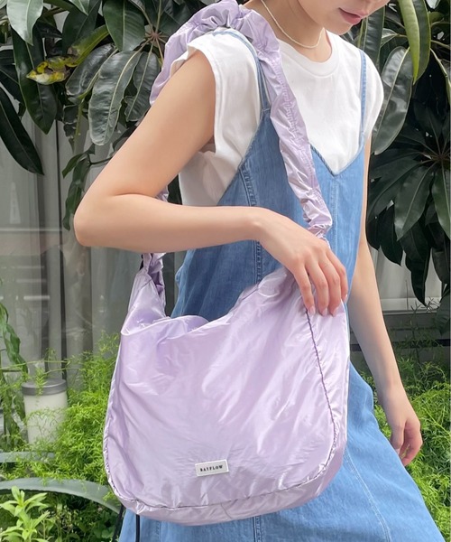 BAYFLOW(ベイフロー)の「メタリック2WAYショルダー(ショルダーバッグ・レディース・ブラック/ブルー/ラベンダー/ホワイト・FREE)」の4枚目の写真