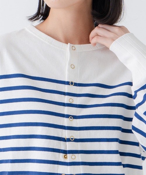 kha:ki（カーキ）の「「KHA:KI/カーキ」パネルボーダー11ボタンカーディガン（カーディガン/ボレロ・レディース・ホワイト×ブルー・1）」の4枚目の写真