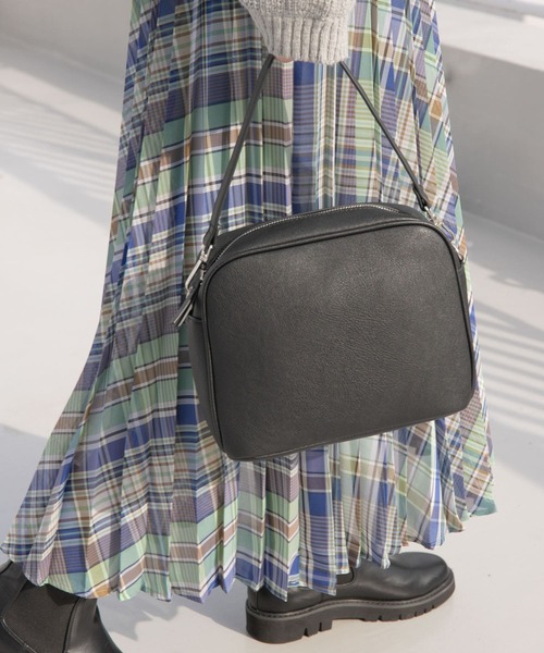 URBAN RESEARCH DOORS（アーバンリサーチドアーズ）の「2WAYスクエアショルダーバッグ（ショルダーバッグ・レディース・ブラック/ブルー系その他/ライトベージュ・-）」の2枚目の写真