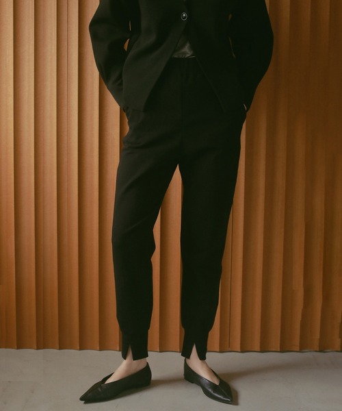 MANOF(マノフ)の「SLIT HEM SWEAT PANTS(スウェットパンツ・レディース・アイボリー/ブラック・S/M)」の2枚目の写真