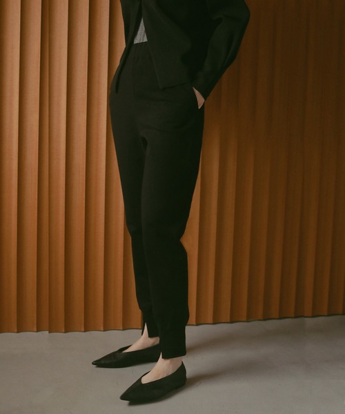 MANOF(マノフ)の「SLIT HEM SWEAT PANTS(スウェットパンツ・レディース・アイボリー/ブラック・S/M)」の4枚目の写真
