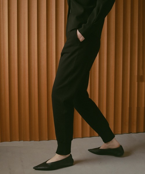 MANOF(マノフ)の「SLIT HEM SWEAT PANTS(スウェットパンツ・レディース・アイボリー/ブラック・S/M)」の5枚目の写真