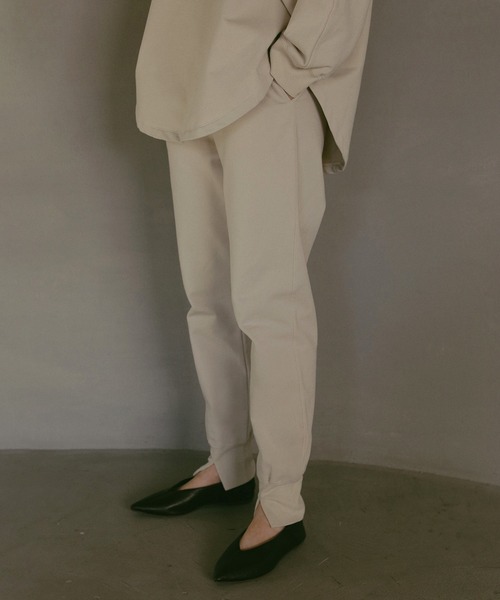 MANOF(マノフ)の「SLIT HEM SWEAT PANTS(スウェットパンツ・レディース・アイボリー/ブラック・S/M)」の14枚目の写真