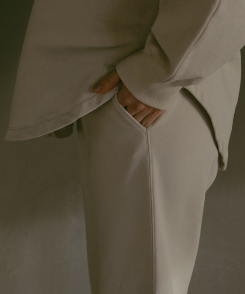 MANOF(マノフ)の「SLIT HEM SWEAT PANTS(スウェットパンツ・レディース・アイボリー/ブラック・S/M)」の18枚目の写真