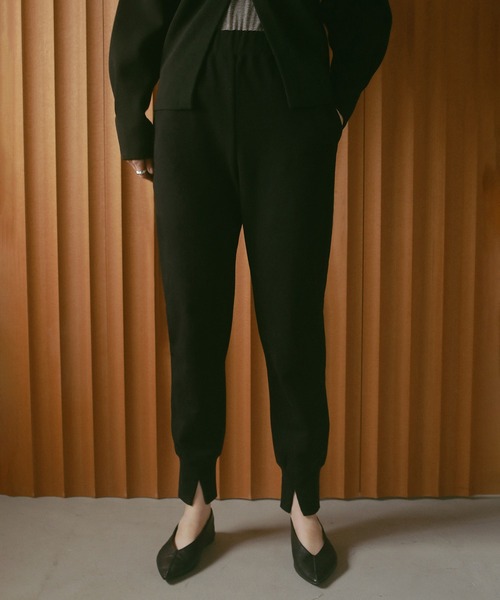 MANOF(マノフ)の「SLIT HEM SWEAT PANTS(スウェットパンツ・レディース・アイボリー/ブラック・S/M)」の3枚目の写真