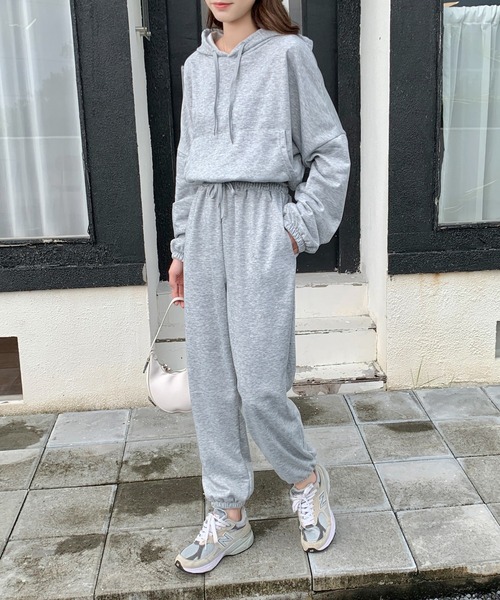 SHEPP(シープ)の「【セットアップ】ショートスウェットパーカー&パンツ 上下セット(ルームウェア/パジャマ・レディース・アイボリー/ブラック/グレー・M/L)」の10枚目の写真