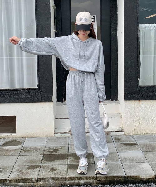 SHEPP(シープ)の「【セットアップ】ショートスウェットパーカー&パンツ 上下セット(ルームウェア/パジャマ・レディース・アイボリー/ブラック/グレー・M/L)」の11枚目の写真
