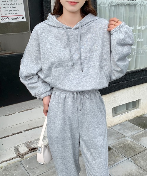 SHEPP(シープ)の「【セットアップ】ショートスウェットパーカー&パンツ 上下セット(ルームウェア/パジャマ・レディース・アイボリー/ブラック/グレー・M/L)」の12枚目の写真