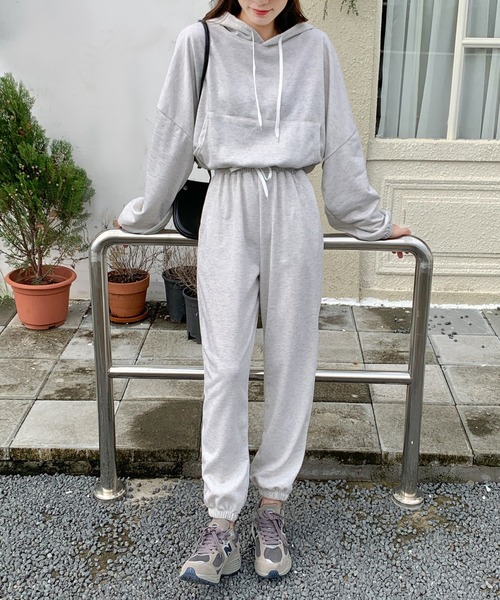 SHEPP(シープ)の「【セットアップ】ショートスウェットパーカー&パンツ 上下セット(ルームウェア/パジャマ・レディース・アイボリー/ブラック/グレー・M/L)」の8枚目の写真