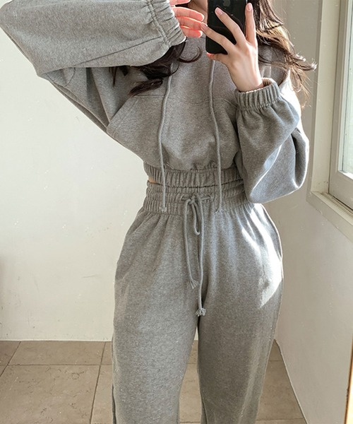 SHEPP(シープ)の「【セットアップ】ショートスウェットパーカー&パンツ 上下セット(ルームウェア/パジャマ・レディース・アイボリー/ブラック/グレー・M/L)」の9枚目の写真