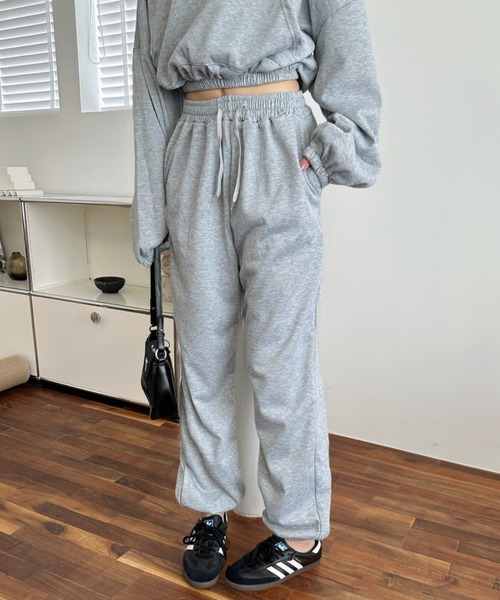 SHEPP(シープ)の「【セットアップ】ショートスウェットパーカー&パンツ 上下セット(ルームウェア/パジャマ・レディース・アイボリー/ブラック/グレー・M/L)」の15枚目の写真