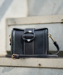 un dix cors | スクエア―レザーショルダーバッグ(ショルダーバッグ)