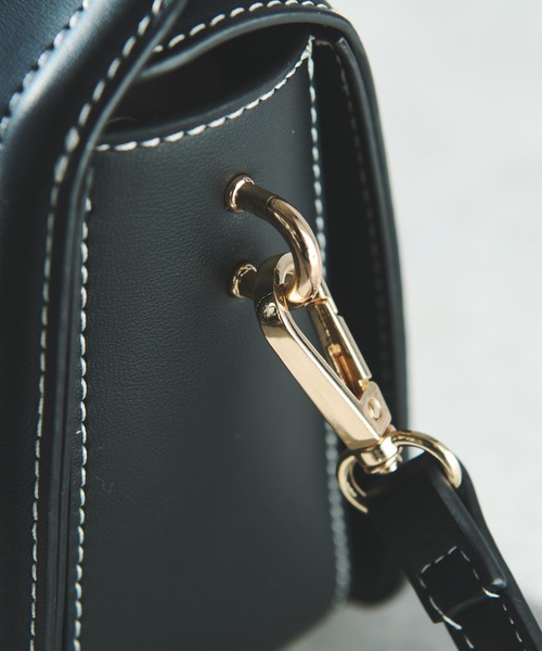 un dix cors（アンディコール）の「スクエア―レザーショルダーバッグ（ショルダーバッグ・レディース・ベージュ/ブラック/ブラウン・FREE）」の17枚目の写真