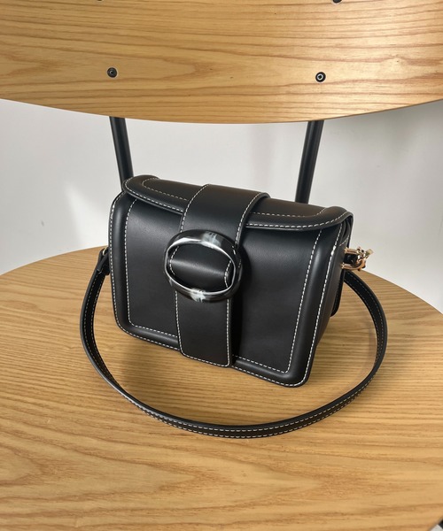 un dix cors（アンディコール）の「スクエア―レザーショルダーバッグ